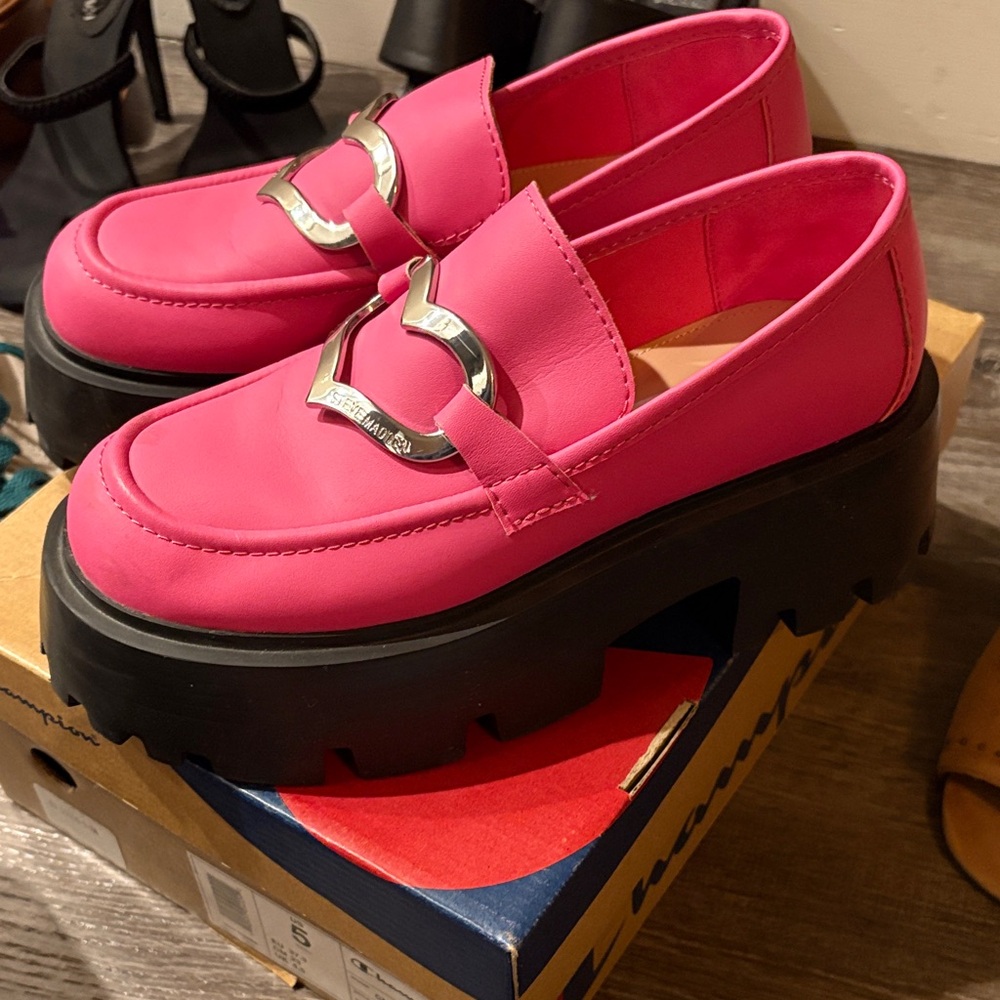 Pink Shoes - Picture 2 of 5